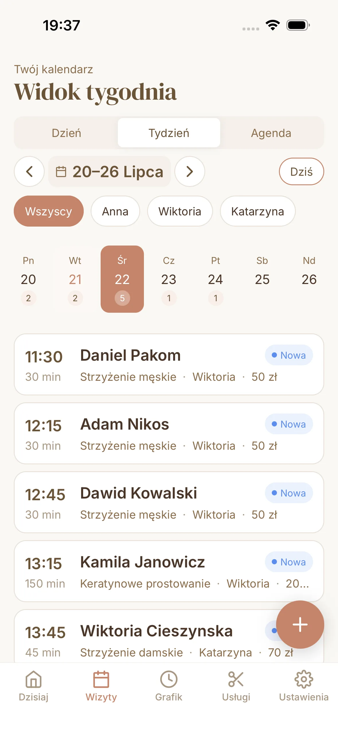 Aplikacja TwojaFryzjerka — tygodniowy widok wizyt salonu